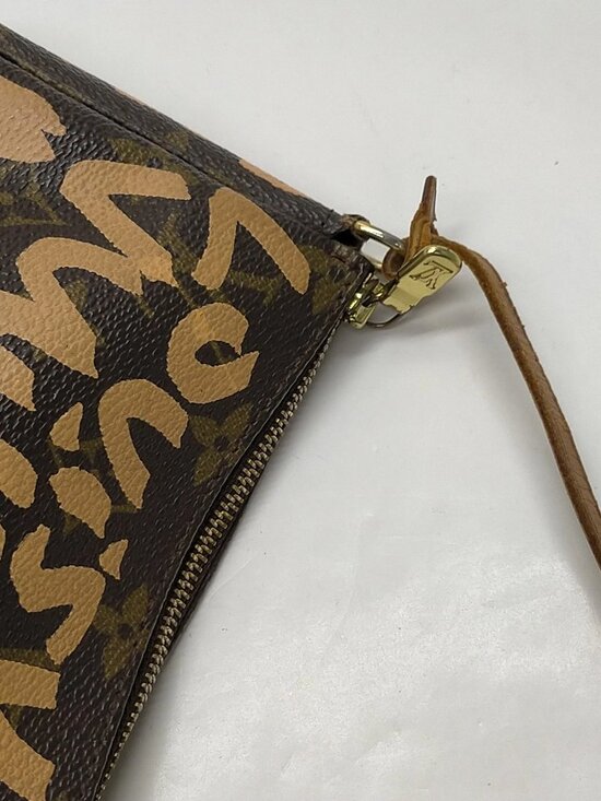 Authentic Louis Vuitton Graffiti Pochette Accessoires Monogram Bag - Picture 7 of 16